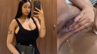 Mzansi Baddie Fingering Her Pussy In A Hotel Room