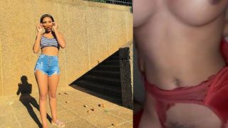 Slim Light Skin Mzansi Girl “Nommie 2000″Showing Off Her Nude Boobs And Pussy