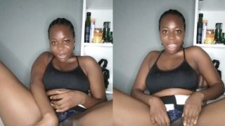 Bored Naija Girl Shifts Her Panties To Show Off Her Pussy In This Nude Photos