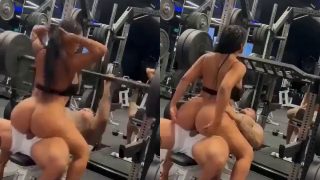 She Riding His Dick In The Gym While He’s Doing Bench Workout