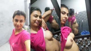 Indian Punjabi Bhabhi Girl Flaunts Her Nude In Selfie Photos