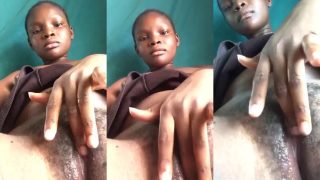 Very Local Nigerian Girl Rubs Her Wet Pussy As She Masturbates
