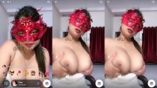 Indian Cam Model “Glam” Flashes Her Boobs On Live Stream